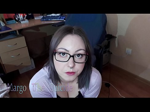 ❤️ Seksikäs tyttö lasit päässä imee dildoa syvälle kameraan ❤ Porno at us ️❤