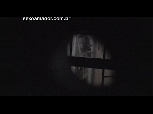 ❤️ Blondi saa salaa videokuvaa naapuruston tirkistelijältä piilossa onttojen tiilien takana ❤ Porno at us ️❤